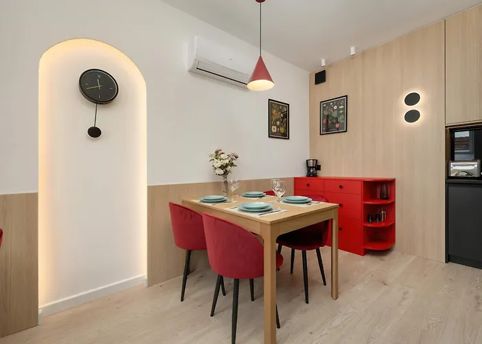 Climatic In The Centre Of Near The Market Square By Renters