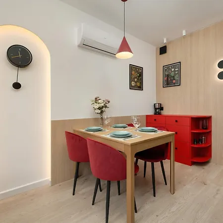 Climatic In The Centre Of Near The Market Square By Renters